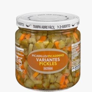 Mistura de pepino e cenoura em vinagre