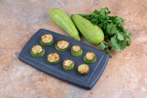 Canapés de pepino com pasta de grão e tomate 🍅🥒