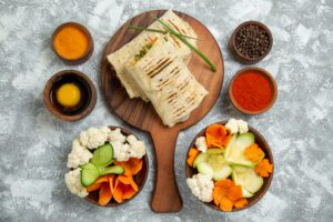 Wrap de húmus e legumes